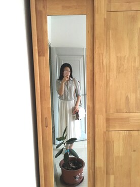 「EMPORIO ARMANI（エンポリオアルマーニ）のアイテム（アナログ腕時計、ベージュ系）」を使った、张大美少女さん（レディース）の夏コーディネート