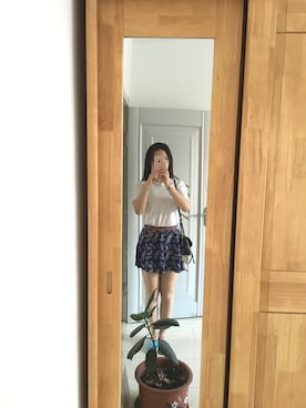 「UNIQLO（ユニクロ）のアイテム（Tシャツ/カットソー、ホワイト系）」を使った、张大美少女さん（レディース）の夏コーディネート