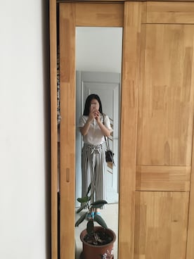 「ZARA（ザラ）のアイテム（チノパンツ、ホワイト系）」を使った、张大美少女さん（レディース）の秋コーディネート