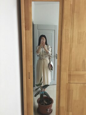 「EMPORIO ARMANI（エンポリオアルマーニ）のアイテム（アナログ腕時計、ベージュ系）」を使った、张大美少女さん（レディース）の秋コーディネート