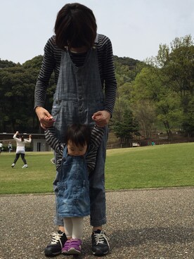 「earth music&ecology（アースミュージックアンドエコロジー）のアイテム（オールインワン・サロペット）」を使った、Sakura&mammyさん（キッズ・70cm）の春コーディネート