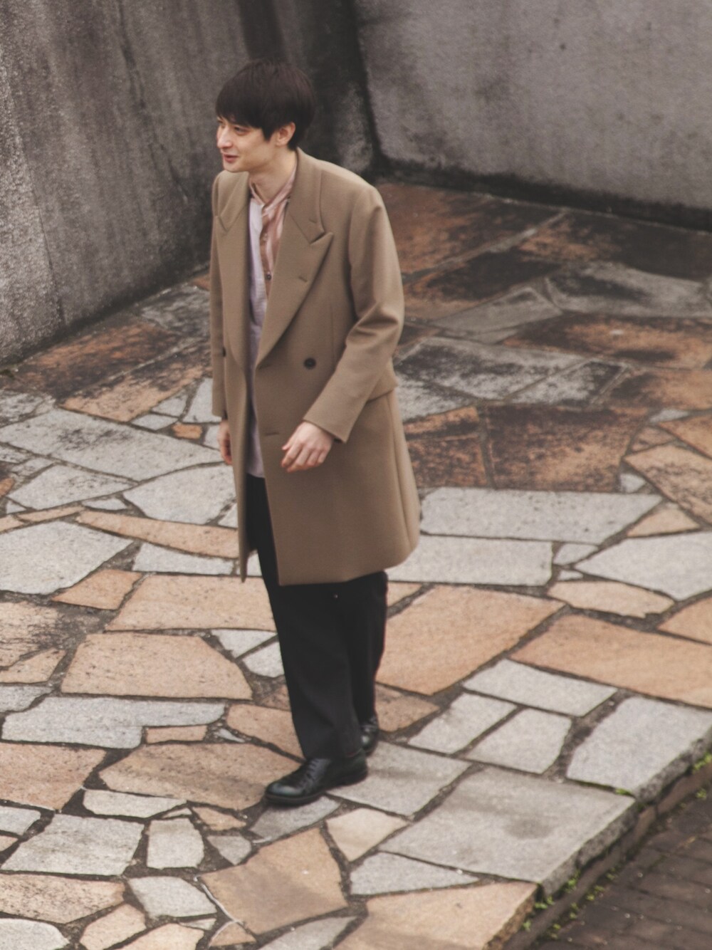 「Paul Smith、ポールスミス、Phablic×Kazui、茶色、冬、冬コーデ、秋のコーデ、東京」｜「Paul Smithのアイテム（ダウンジャケット/コート、ブラウン系）」を使った、ユリさん（メンズ・183cm）の秋コーディネートの1枚目の写真