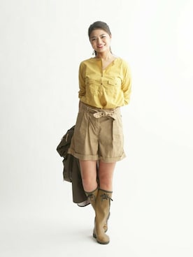 「AIGLE（エーグル）のアイテム（ポンチョ）」を使った、AIGLE本社スタッフさん（レディース・167cm）の夏コーディネート