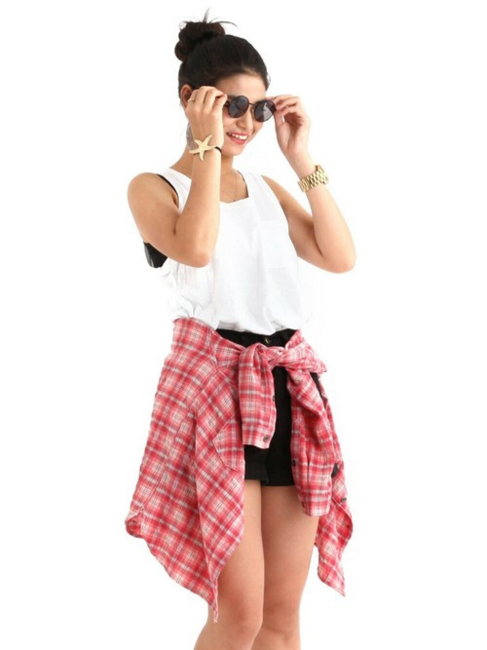 「チェックシャツ、フェス、フェススタイル」｜「AIGLEのドライファースト　チェックシャツ（シャツ/ブラウス、レッド系）」を使った、AIGLE本社スタッフさん（レディース・167cm）の夏コーディネートの1枚目の写真
