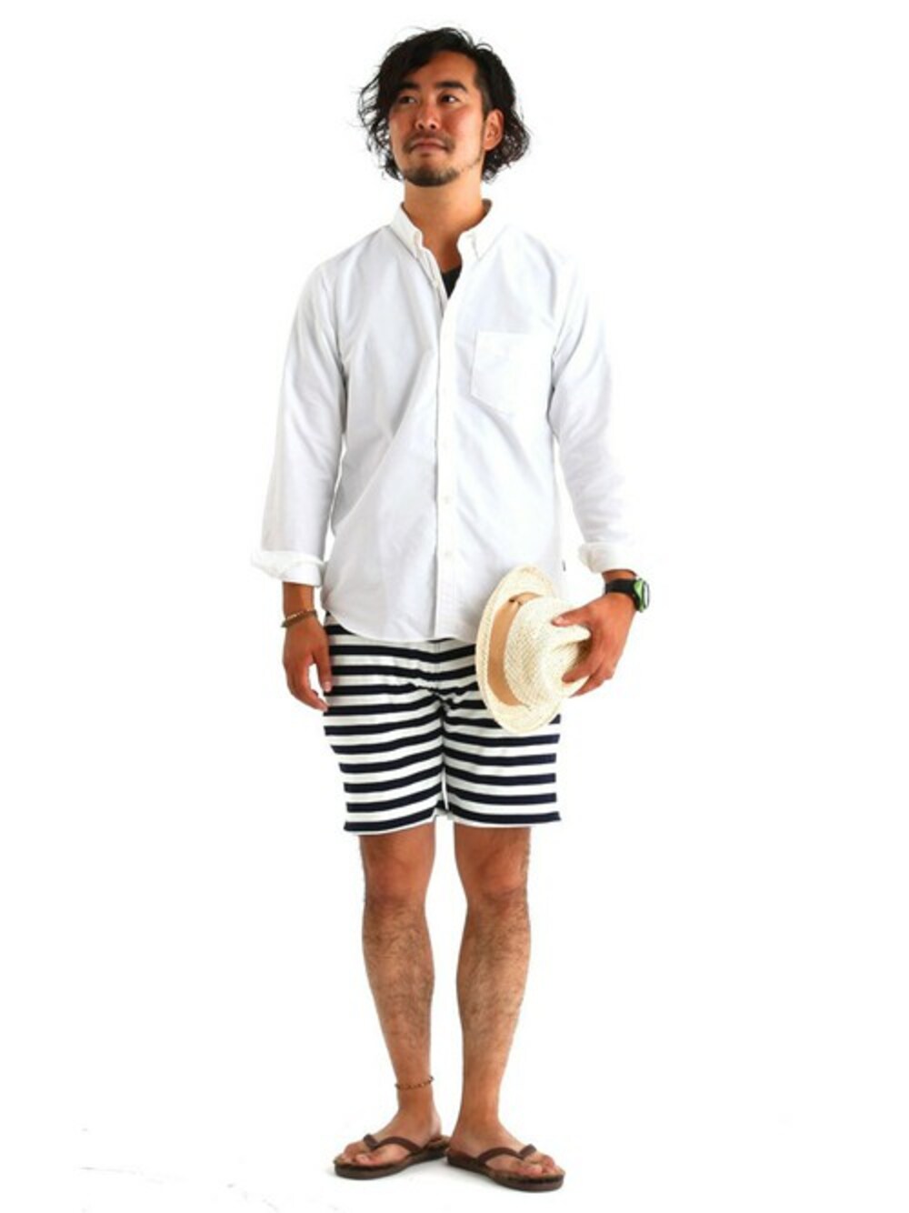 「海、ホワイトコーデ、夏コーデ、さわやか」｜「AIGLEのドライファースト　オックスシャツ（シャツ/ブラウス、ホワイト系）」を使った、AIGLE本社スタッフさん（メンズ・180cm）の夏コーディネートの1枚目の写真