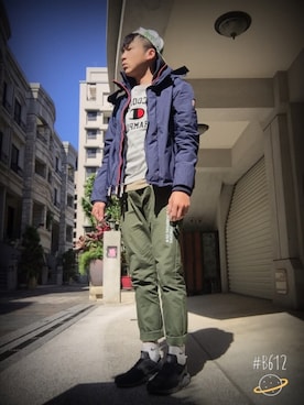 「aapeのアイテム（パンツ、グリーン系）」を使った、呂國麟さん（メンズ）の春コーディネート