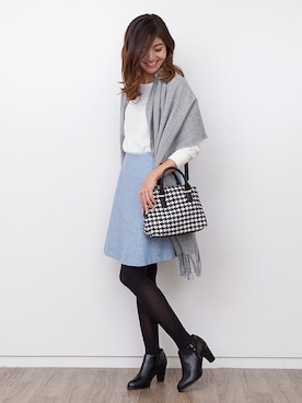 「NATURAL BEAUTY BASIC（ナチュラルビューティーベーシック）のアイテム（ストール/ショール）」を使った、NBB STAFF01さん（レディース・163cm）の冬コーディネート