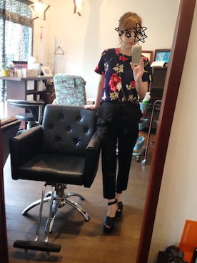 「フラワープリント」｜「アイテム（スラックス）」を使った、M田さん（レディース・150cm）の夏コーディネート