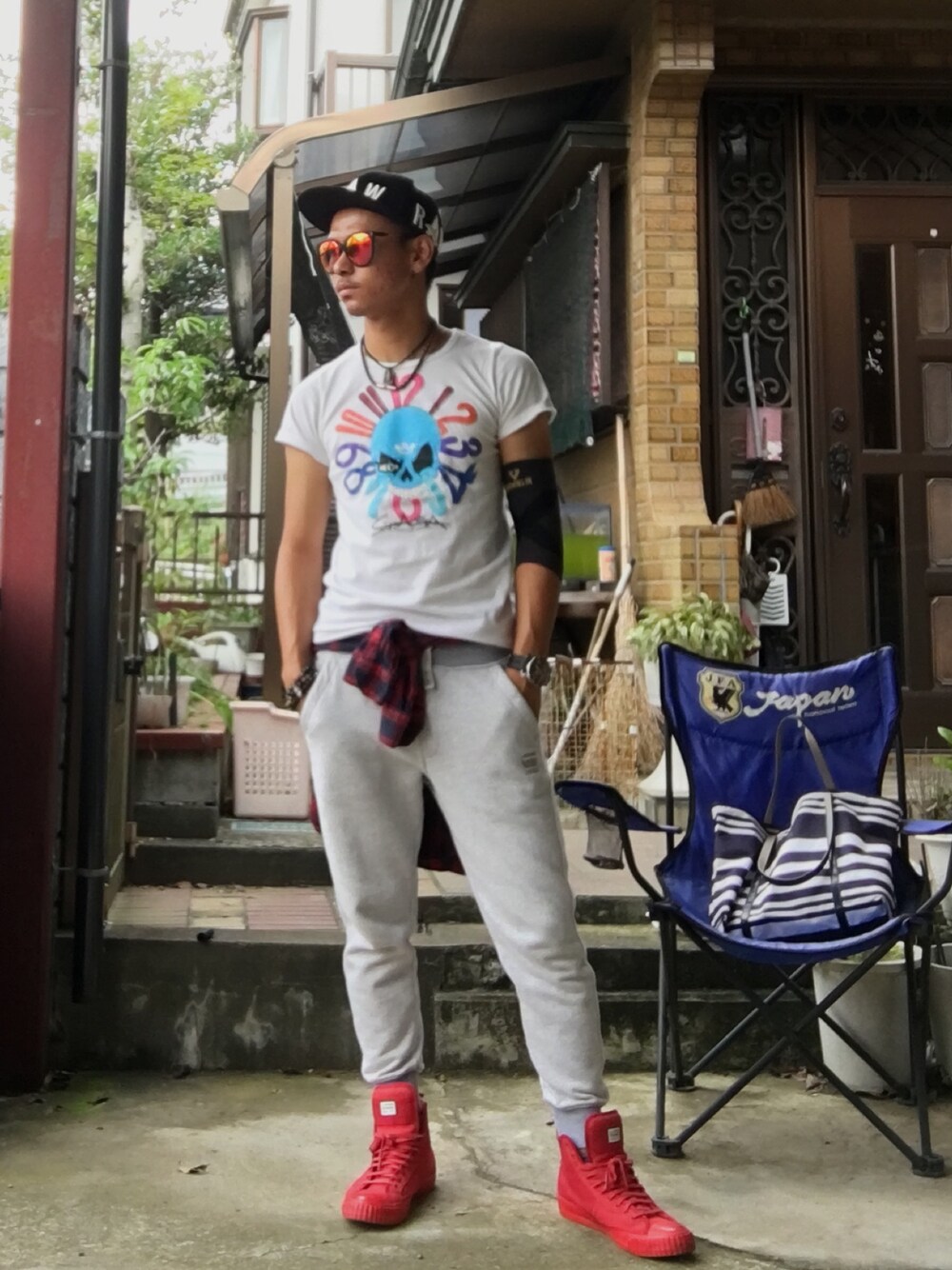 「休日スタイル、ゆるコーデ、キャップ、白Tシャツ」｜「G-STAR RAWのアイテム（キャップ、ブラック系）」を使った、YuKiさん（メンズ・171cm）の夏コーディネートの1枚目の写真