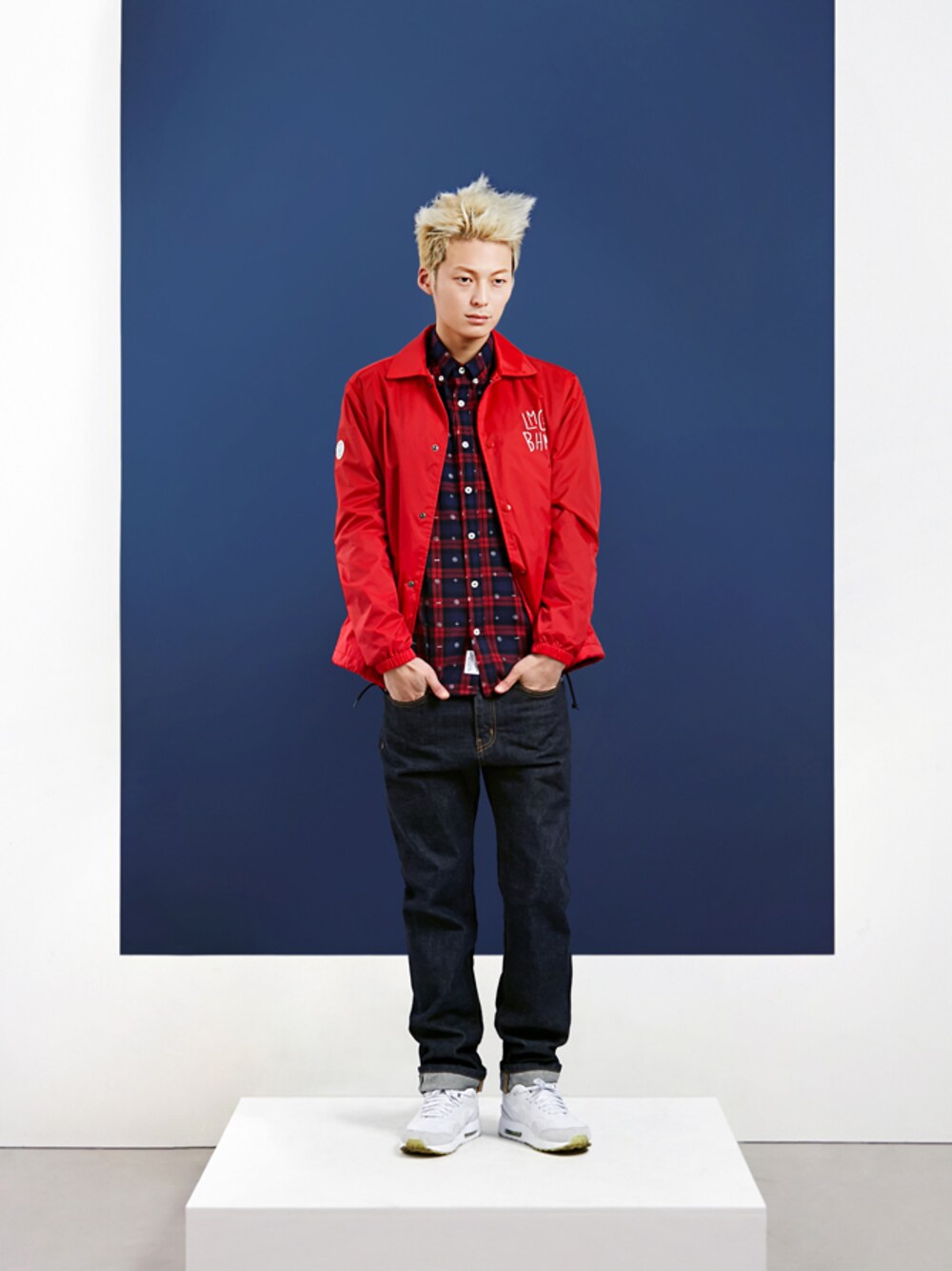 「コーチジャケット、LIFUL、デニム シャツ、라이풀、 코치자켓、 데님팬츠」｜「LIFUL MINIMAL GARMENTS.のCOACH JACKET red（その他）」を使った、LIFULMINIMALGARMENTS.さん（メンズ・185cm）の春コーディネートの1枚目の写真