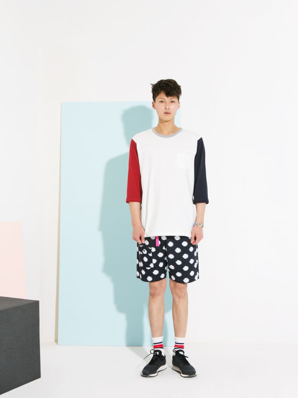 「ブレス、ビーズブレス、LIFUL、ラグビーシャツ、라이풀、 ライフル、 럭비티」｜「LIFUL MINIMAL GARMENTS.のCOLORBLOCK FOOTBALL TEE ivory（その他）」を使った、LIFULMINIMALGARMENTS.さん（メンズ・185cm）の春コーディネートの1枚目の写真