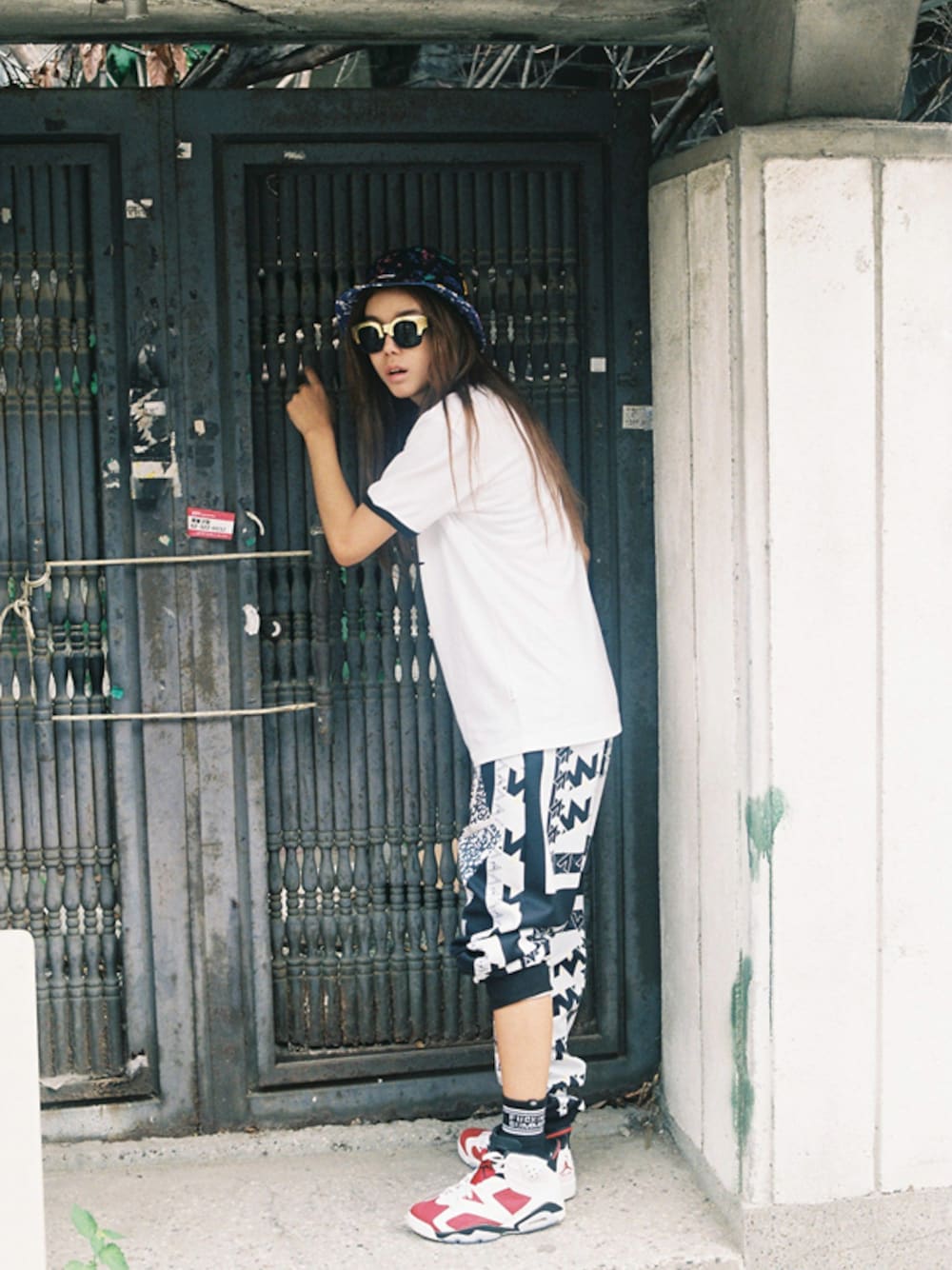 「LIFUL」｜「LIFUL MINIMAL GARMENTS.のLIFUL x DISNEY PUZZLE RINGER TEE（トップス、その他）」を使った、LIFULMINIMALGARMENTS.さん（レディース・168cm）の秋コーディネートの1枚目の写真