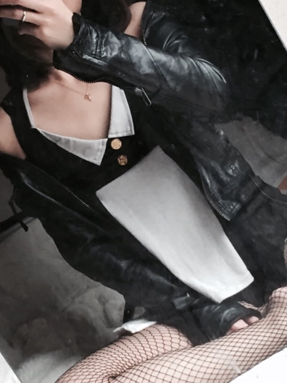 「d.i.a.のアイテム（Tシャツ/カットソー、ブラック系）」を使った、こげてるぱん。さん（レディース・157cm）の春コーディネートの1枚目の写真