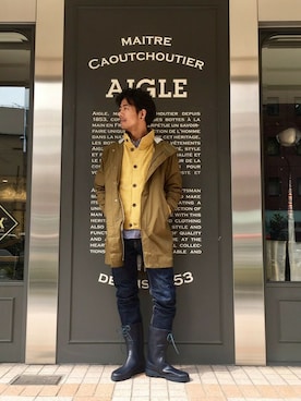 「AIGLE（エーグル）のアイテム（ステンカラーコート）」を使った、一海智博さん（メンズ・175cm）の春コーディネート