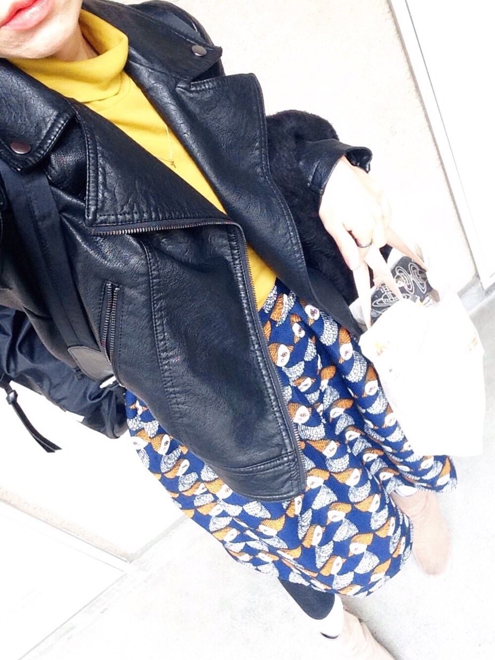 「ライダース、ライダースジャケット、ミモレ丈スカート、ミモレ丈、タイツ、タイツ×靴下、からし色」｜「FOREVER 21のアイテム（ライダースジャケット、ブラック系）」を使った、bobimchanさん（レディース・148cm）の秋コーディネートの1枚目の写真