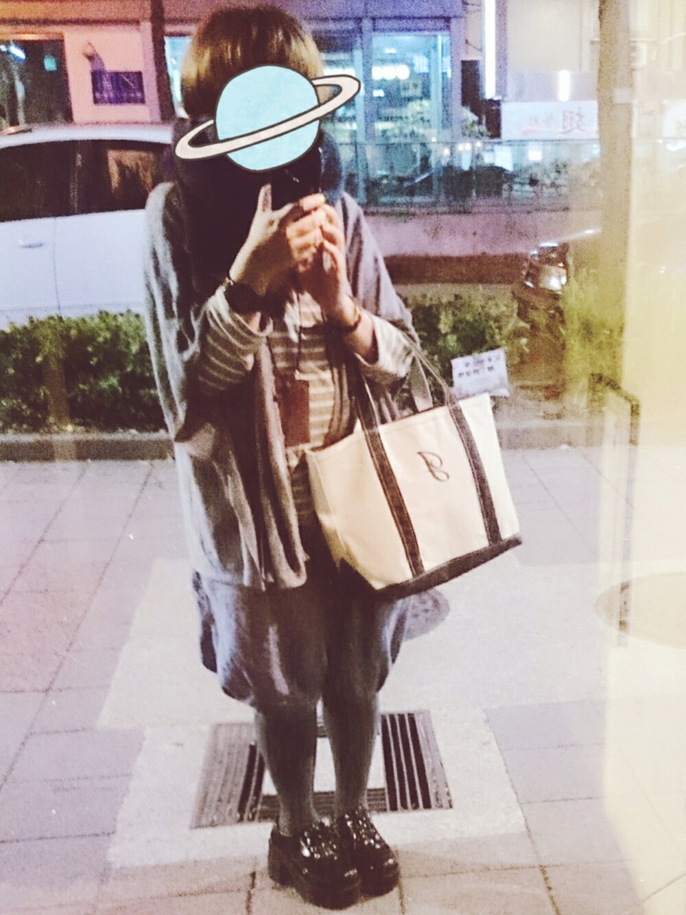 「BEAMS PLUSのL.L.Bean×BEAMS PLUS / 別注 BOAT AND TOTE  M（トートバッグ、ブルー系）」を使った、chow.さん（メンズ・160cm）の冬コーディネートの1枚目の写真