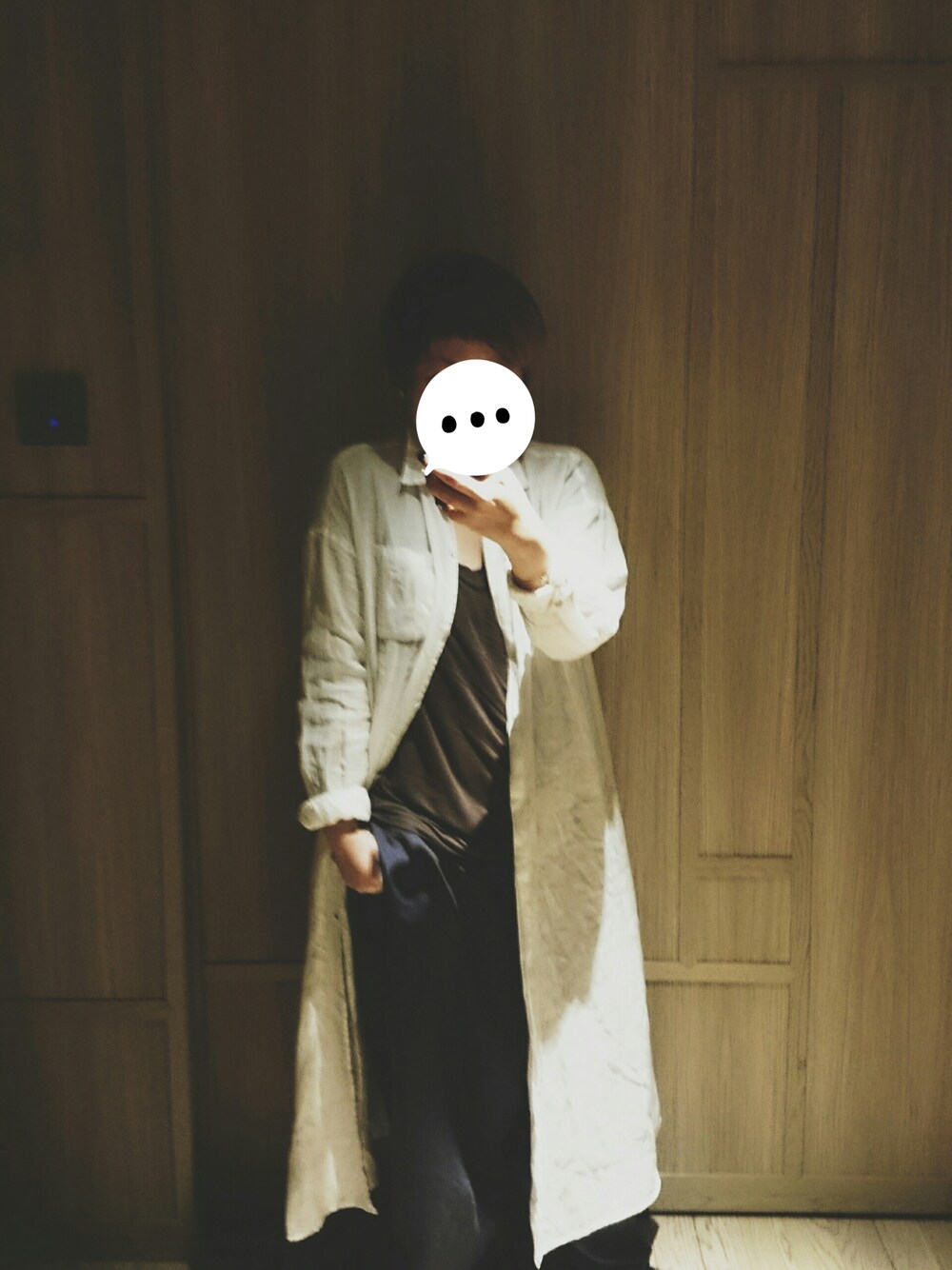 「Tシャツ、UNIQLO、スラックス、フレンチスタイル、リネンシャツ、tumugu、ICHI antiquite’s」｜「tumuguのリネンシャツ （シャツワンピース、ホワイト系）」を使った、chow.さん（レディース・158cm）の春コーディネートの1枚目の写真