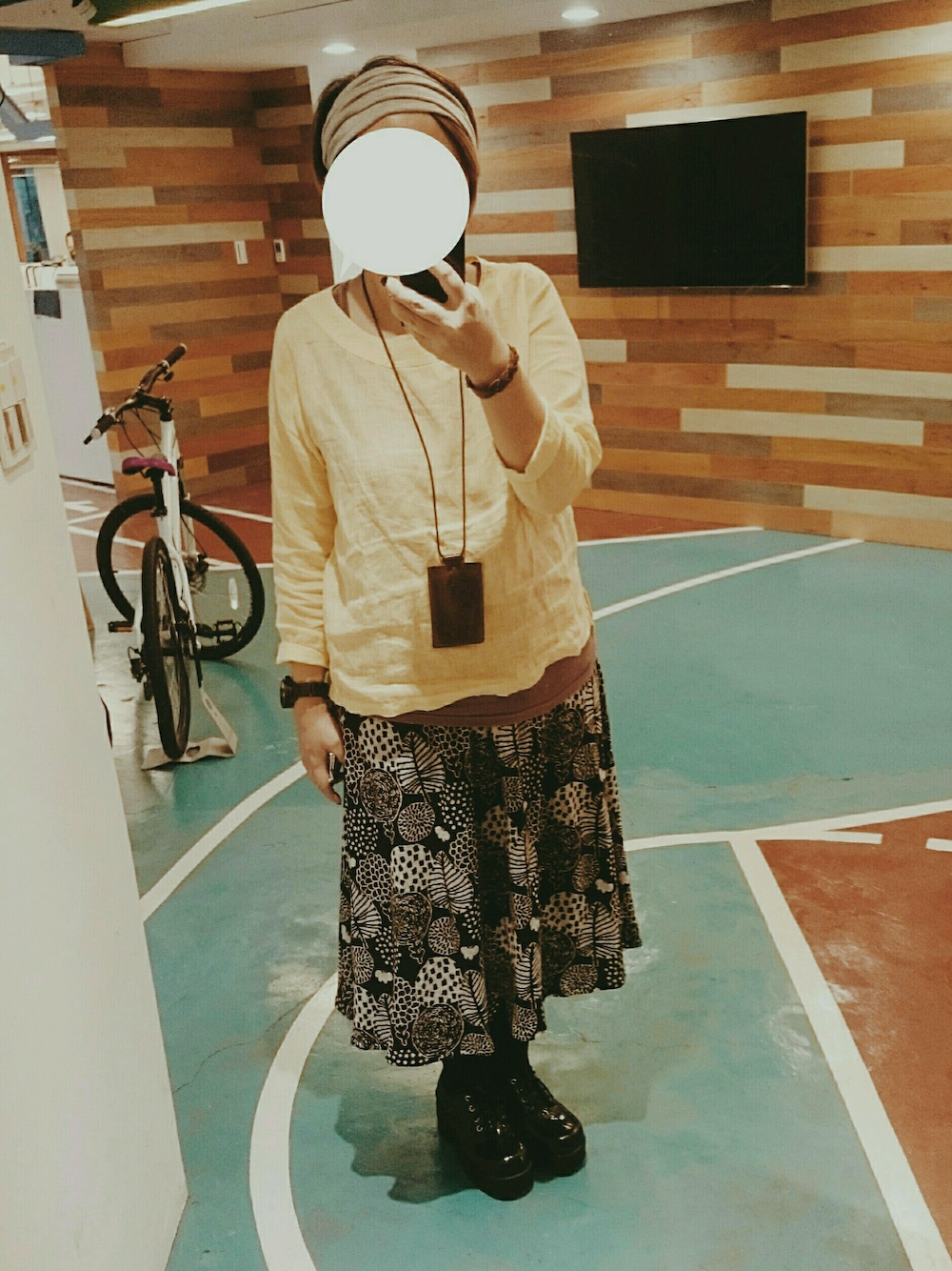 「ichi antiquitesのアイテム（トップス、イエロー系）」を使った、chow.さん（レディース・158cm）の春コーディネートの1枚目の写真