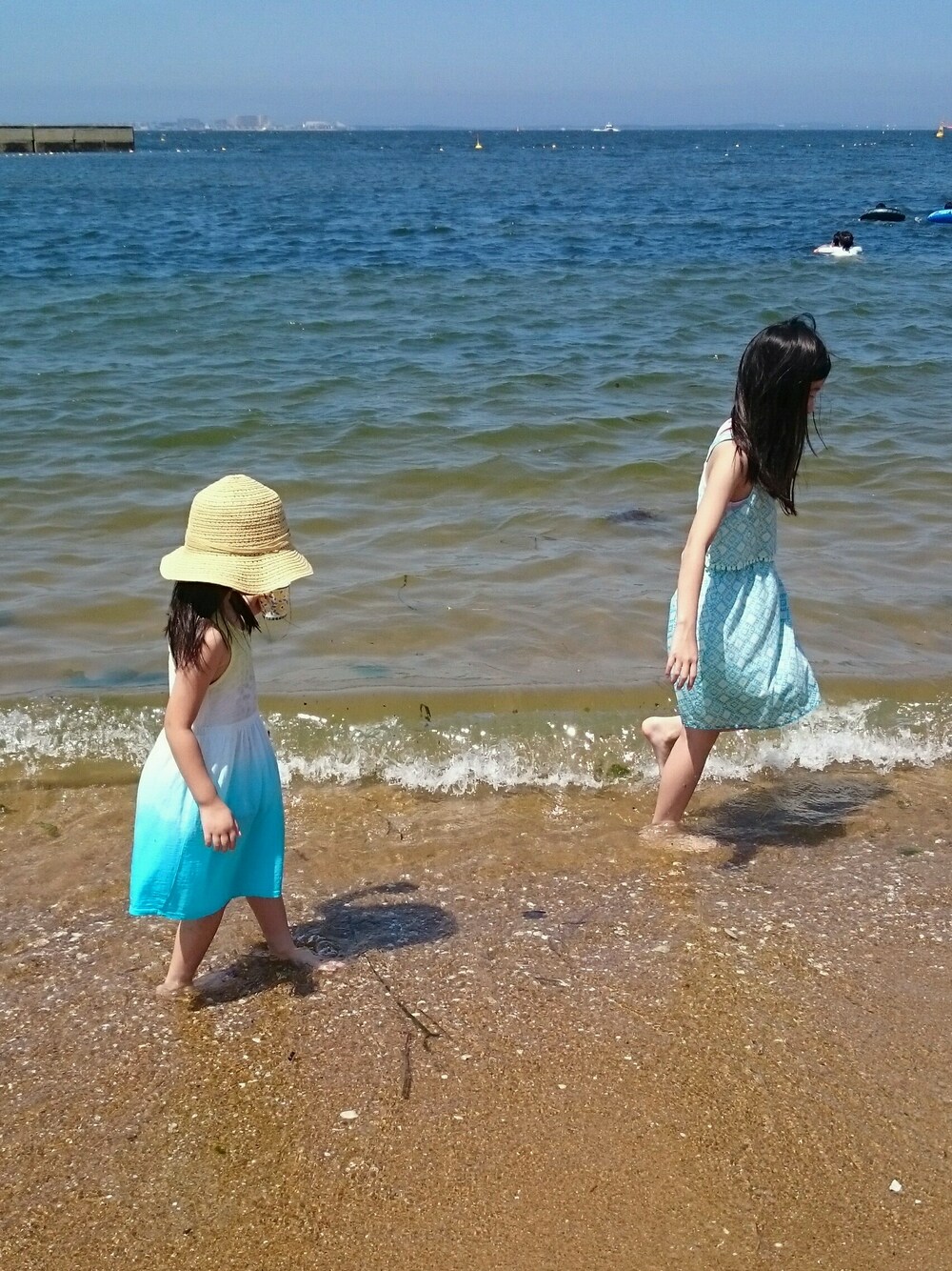 「姉妹、キッズファッション、海、ワンピース、むぎわら帽子、夏休み」｜「zzz…のアイテム（その他、その他）」を使った、neroliさん（キッズ・110cm）の夏コーディネートの1枚目の写真