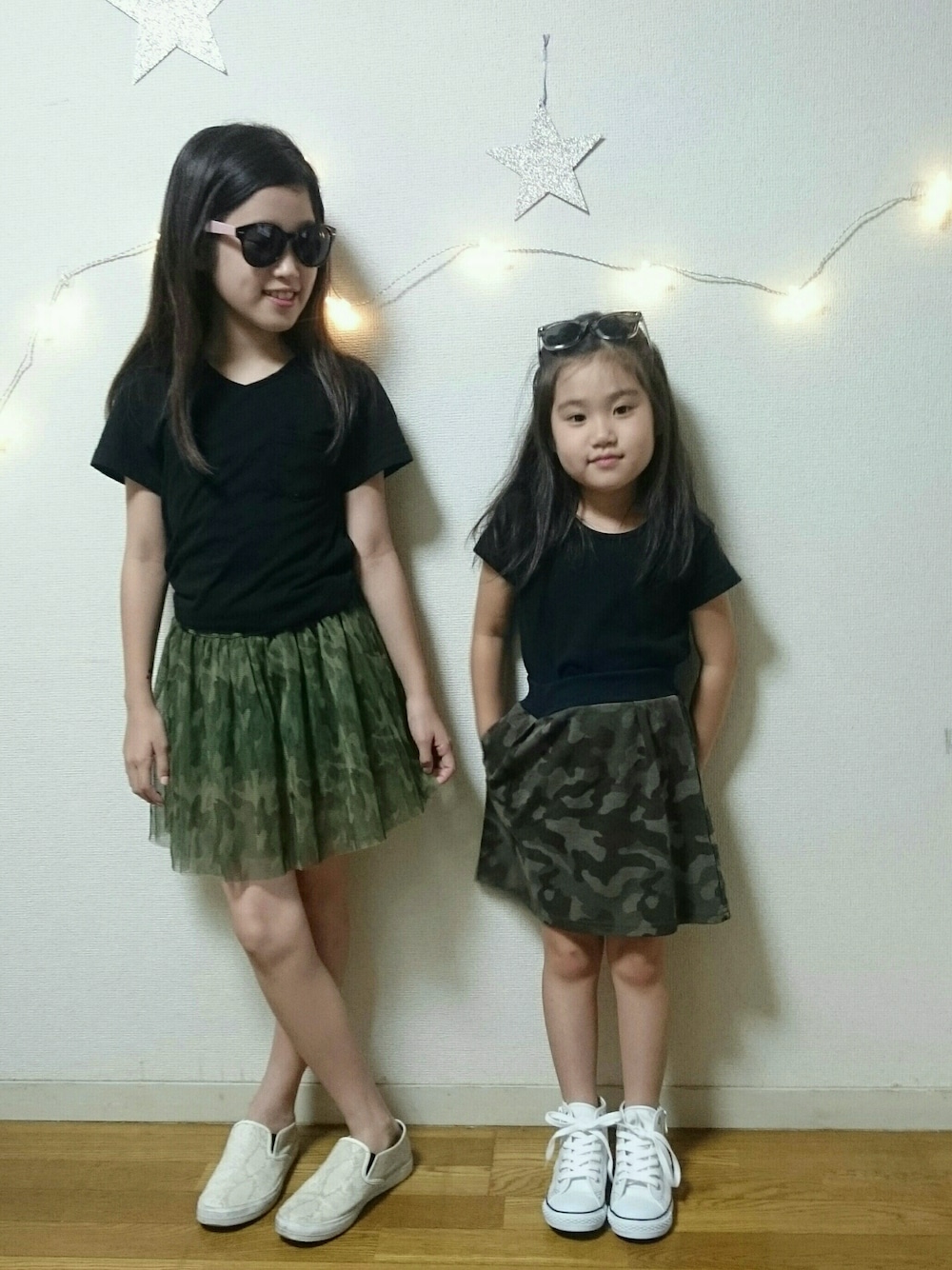 「カモフラ、キッズコーデ、姉妹コーデ、リンクコーデ、おそろいコーデ、黒Tシャツ、女の子、チュールスカート、シンプルコーデ、迷彩」｜「♥のアイテム（その他、その他）」を使った、neroliさん（キッズ・110cm）の夏コーディネートの1枚目の写真