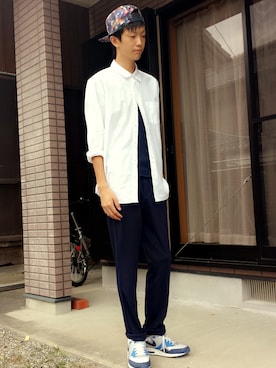 「TOMMY（トミー）のアイテム（キャップ）」を使った、岡田侑大さん（メンズ・174cm）の秋コーディネート