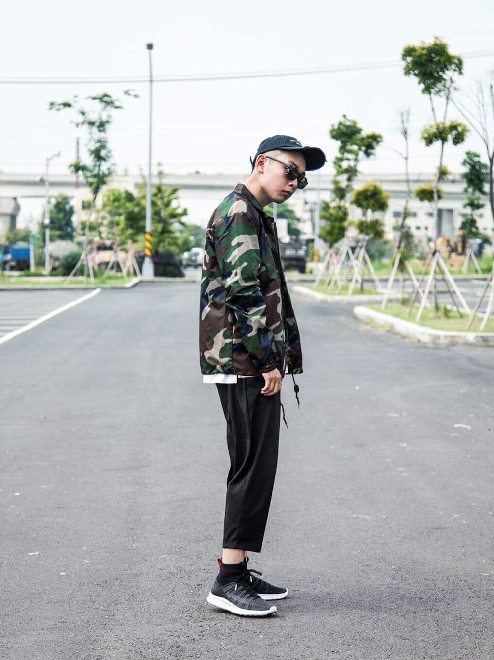 「ootd、outfit、sneakers、streetstyle、Nike flyknit」｜「GLASENSEのアイテム（メガネ、ブラック系）」を使った、阿梁さん（メンズ・177cm）の夏コーディネートの1枚目の写真
