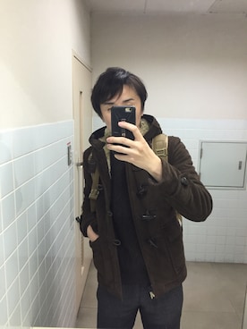 「アイテム（ダッフルコート、ブラウン系）」を使った、小沢リオンさん（メンズ・174cm）の冬コーディネート