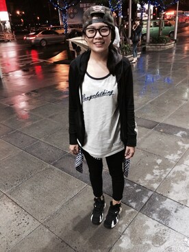 「NIKE（ナイキ）のDt max96（スニーカー、ブラック系）」を使った、吳韋嬅さん（レディース・156cm）の春コーディネート