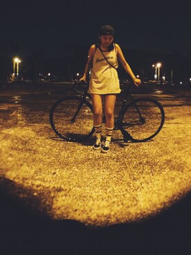 「VANS（バンズ）のVans
（スニーカー、ブラック系）」を使った、吳韋嬅さん（レディース・156cm）の春コーディネート