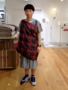 「無印のひざ掛け（その他、レッド系）」を使った、えいごさん（メンズ・169cm）の夏コーディネート