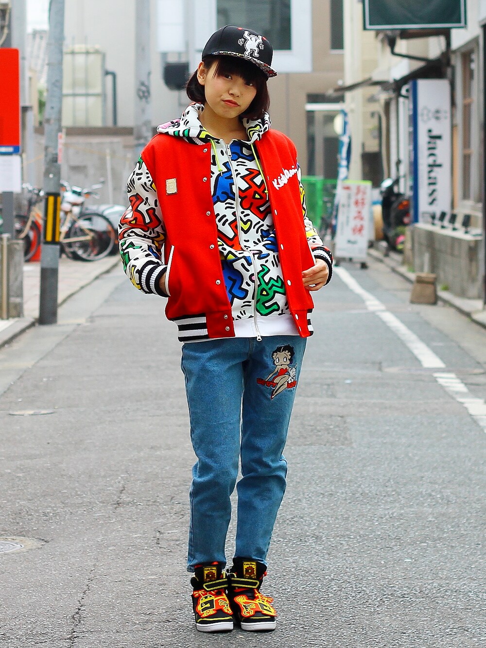 「ビッグシルエット、reebok、JOYRICH」｜「JOYRICHの【JOYRICH × Keith Haring】Man&Dog Hoodie（パーカー、ホワイト系）」を使った、wizART(d)さん（レディース・168cm）の冬コーディネートの1枚目の写真