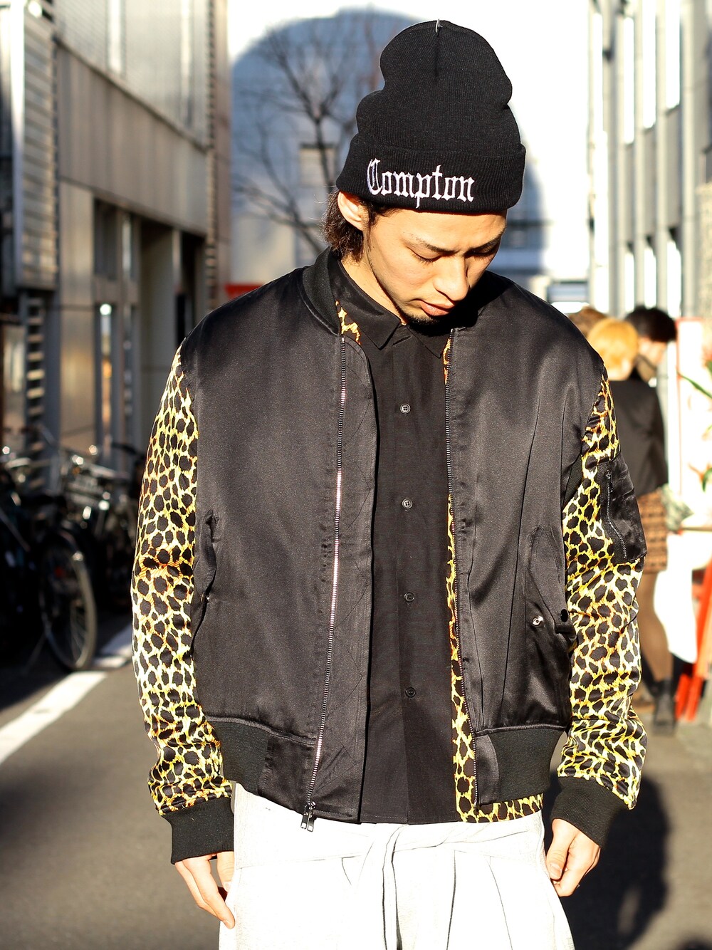 「ニットキャップ、JEREMY SCOTT、adidas Originals by JEREMY SCOTT」｜「JEREMY SCOTTの【JEREMY SCOTT】ARMPIT HOLE BOMBER JACKET（その他アウター、ブラック系）」を使った、wizART(d)さん（メンズ・183cm）の春コーディネートの1枚目の写真