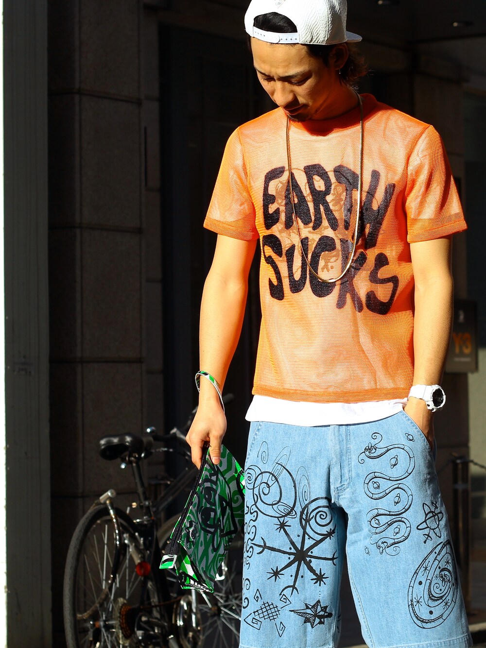 「自転車スタイル、JEREMY SCOTT、JOYRICH」｜「JOYRICHの【JOYRICH × GIZA】Giza Advisory Snapback / O.WHT（キャップ、ホワイト系）」を使った、wizART(d)さん（メンズ・183cm）の春コーディネートの1枚目の写真