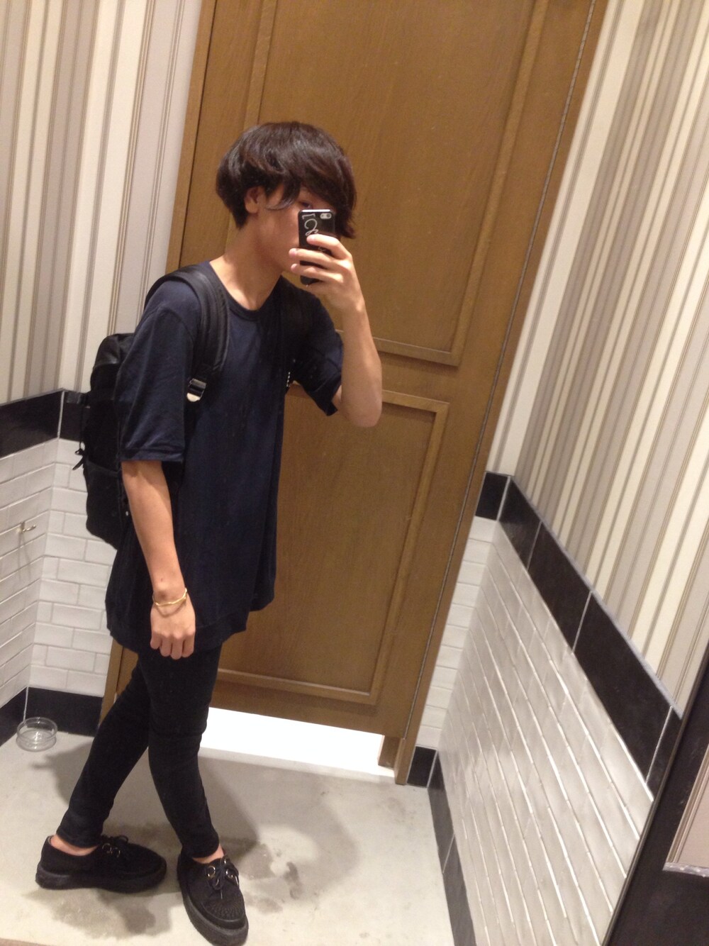 「FRAPBOIS、ユニクロ、LAD MUSICIAN、ジョージコックス」｜「LAD MUSICIANのLADMUSICIAN
ユニクロ
George Cox（Tシャツ/カットソー、ブラック系）」を使った、こじまともひこさん（メンズ・172cm）の夏コーディネートの1枚目の写真