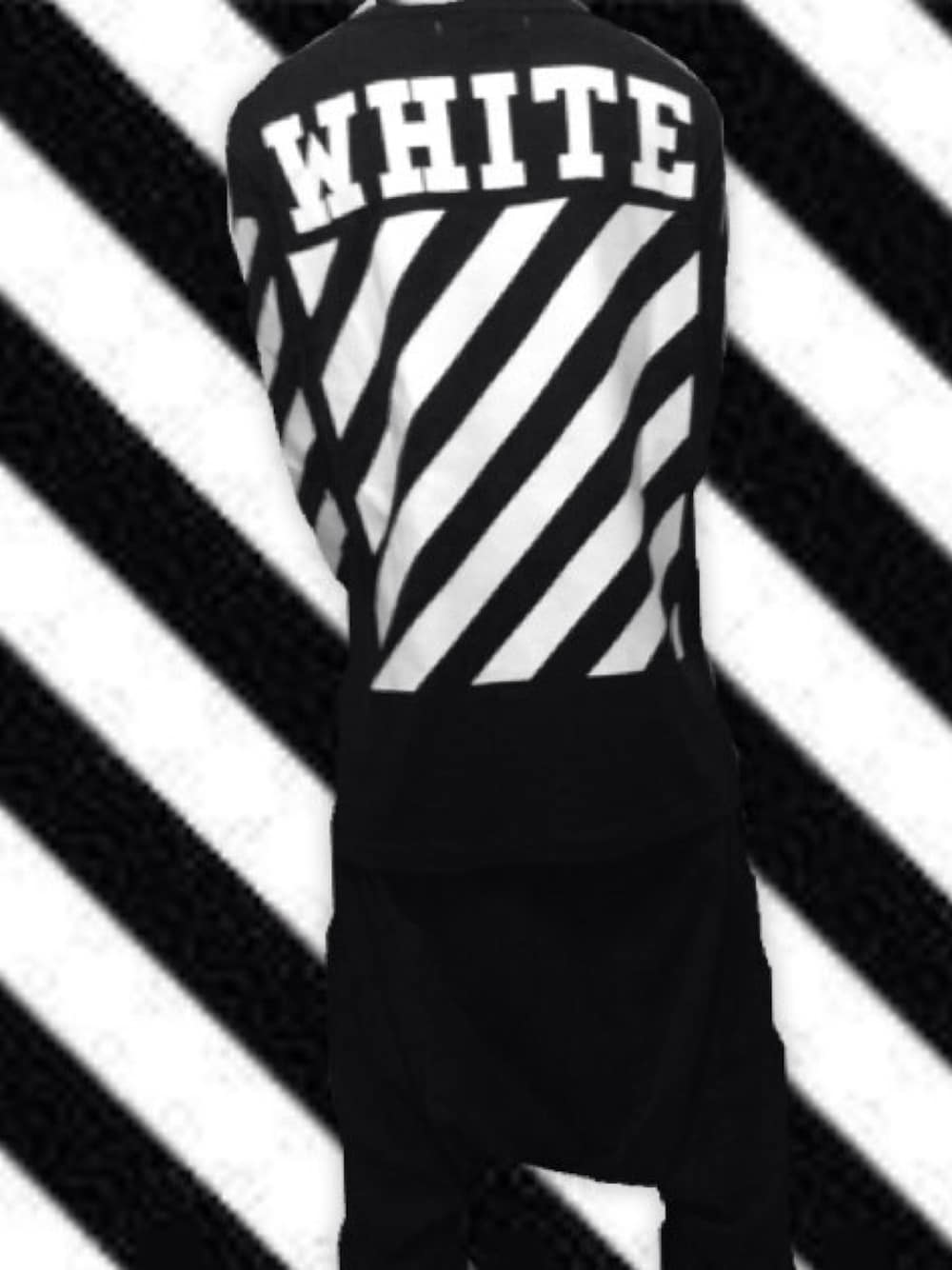 「off white、RICK OWENS」｜「off whiteのアイテム（Tシャツ/カットソー、ブラック系）」を使った、HIRO㌧さん（メンズ・170cm）の夏コーディネートの1枚目の写真