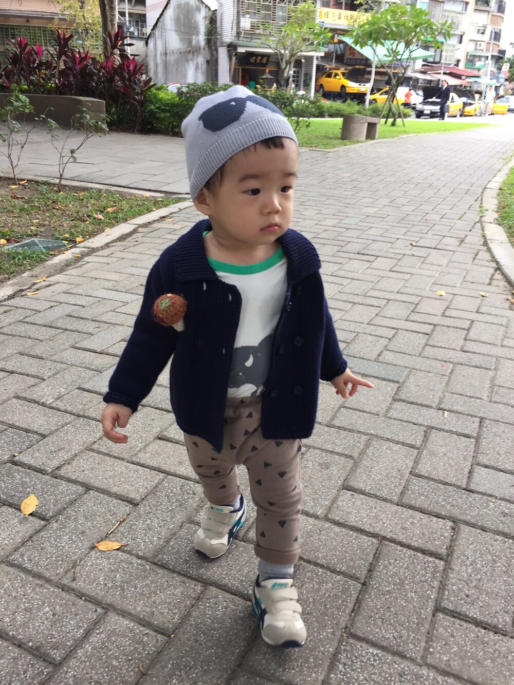 「babygap、ZARA KIDS、kuskus」｜「babyGAPのアイテム（ジャケット/アウター、ブルー系）」を使った、Heaven Taiさん（キッズ・80cm）の秋コーディネートの1枚目の写真