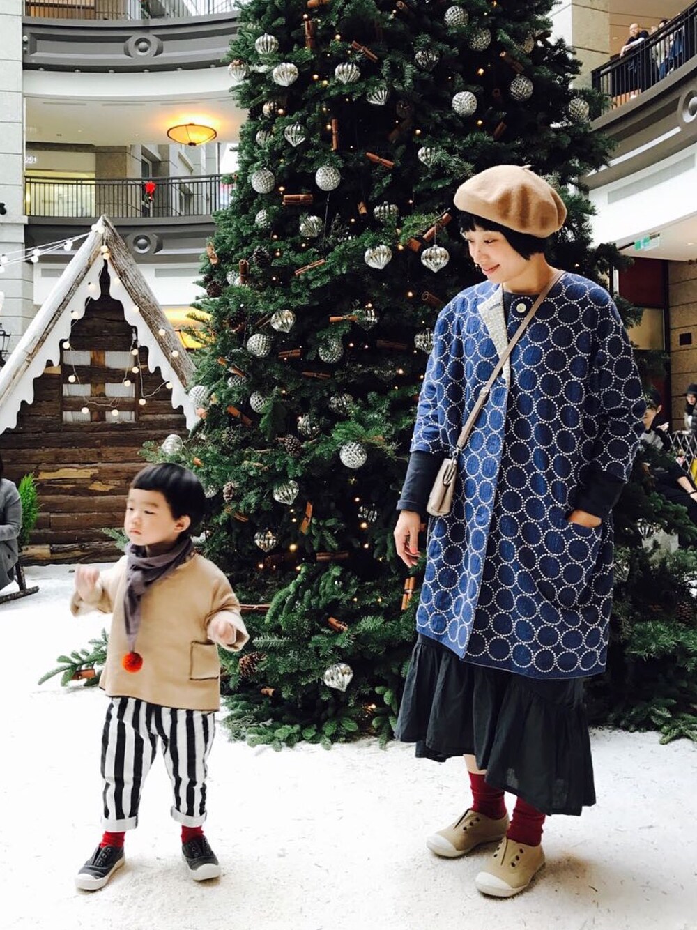 「christmas、クリスマス、親子コーデ、Bellavita」｜「mina perhonenのアイテム（ジャケット/アウター、ブルー系）」を使った、Heaven Taiさん（キッズ・90cm）の冬コーディネートの1枚目の写真