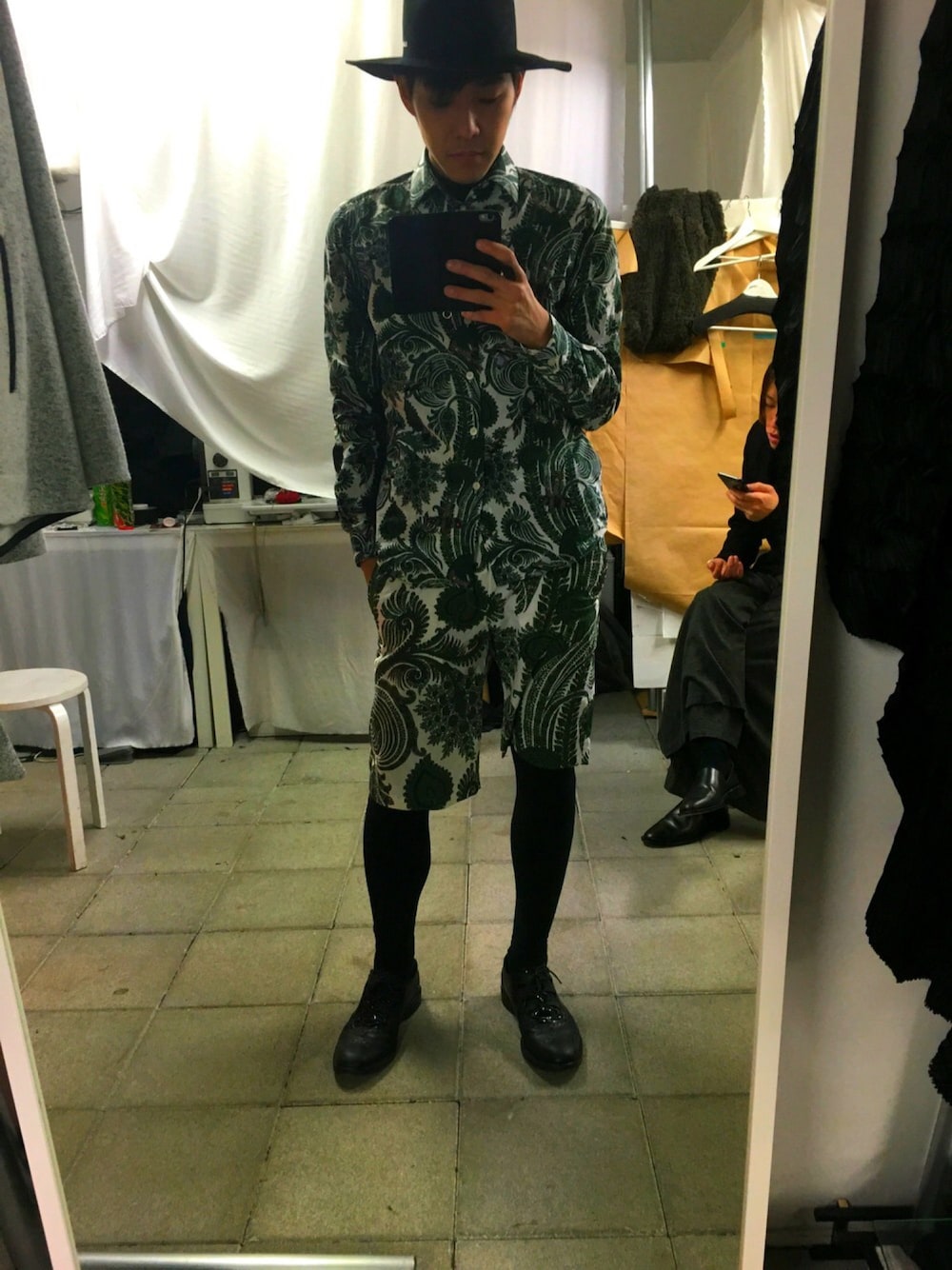「セットアップ、GIVENCHY、モード、ペイズリー、Clique Tokyo」｜「GIVENCHYのアイテム（セットアップ、その他）」を使った、kntsrtさん（メンズ・178cm）の冬コーディネートの1枚目の写真