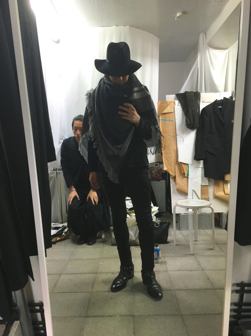 「Ann Demeulemeester、モード、モードストリート、サンローランパリ、Clique Tokyo」｜「SAINT LAURENT PARISのアイテム（ブーツ、ブラック系）」を使った、kntsrtさん（メンズ・178cm）の冬コーディネートの1枚目の写真