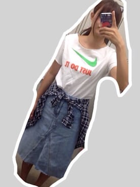 「NIKE（ナイキ）のアイテム（Tシャツ/カットソー、ホワイト系）」を使った、yaaaさん（レディース・171cm）の夏コーディネート
