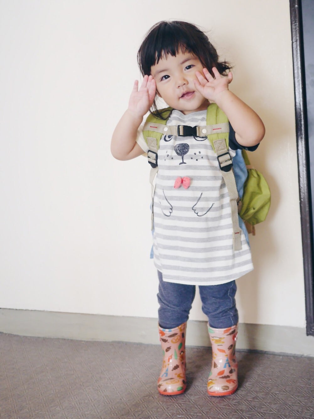「むすめ服、むすめコーデ、娘コーデ、1歳」｜「Ocean&GroundのDAYPACK　GOODDAY (S・M)（バックパック/リュック、グリーン系）」を使った、まいみさん（キッズ・80cm）の秋コーディネートの1枚目の写真