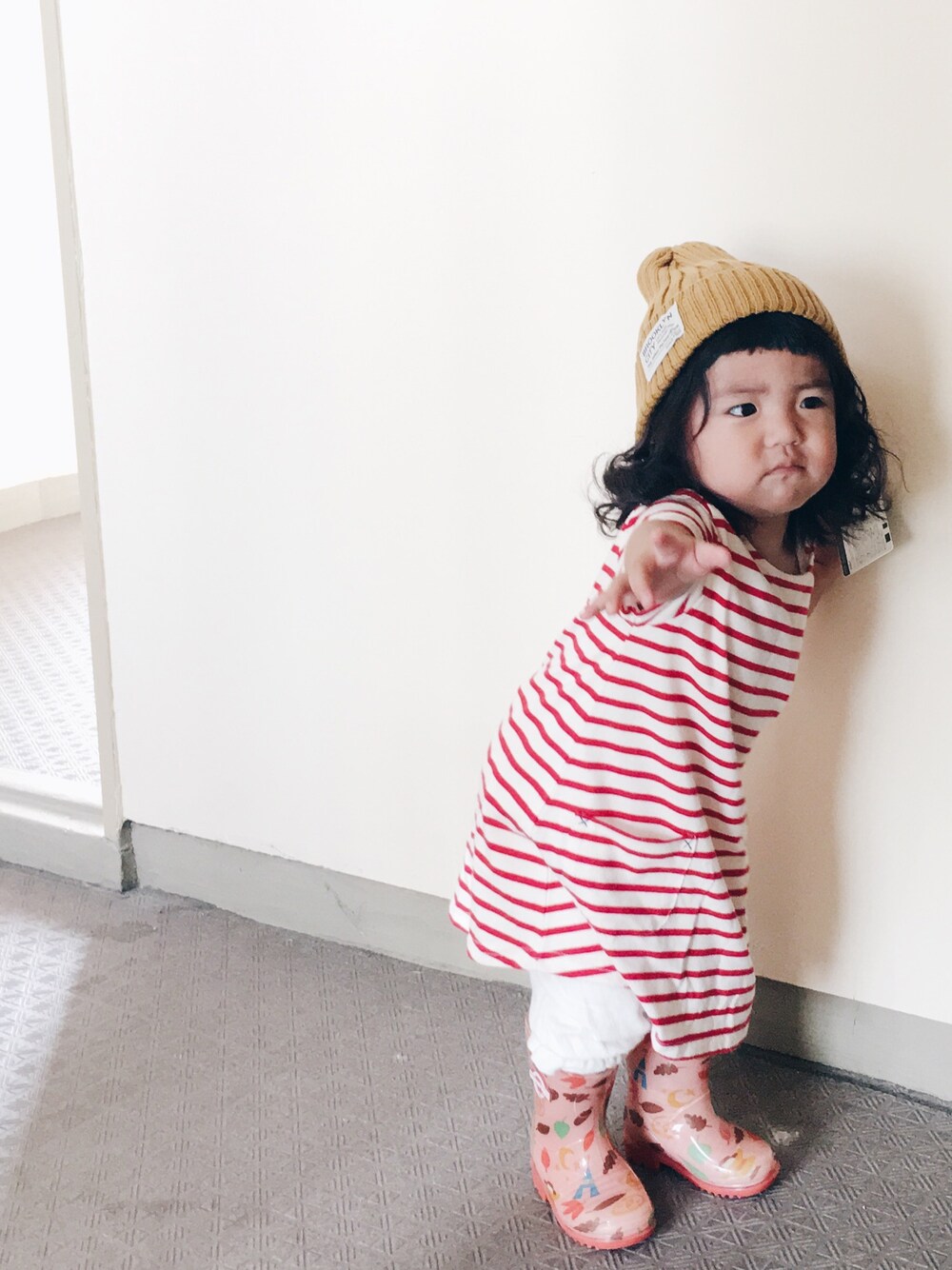 「むすめ服、むすめコーデ、女の子、娘コーデ、1歳」｜「しまむらのアイテム（ニットキャップ/ビーニー、イエロー系）」を使った、まいみさん（キッズ・80cm）の秋コーディネートの1枚目の写真
