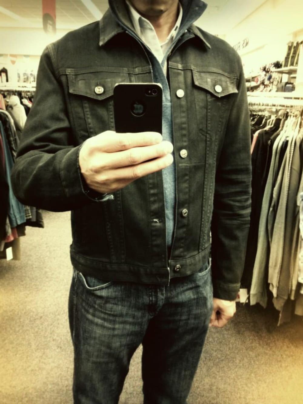 「Minneapolis、denim、denim jacket、denim on denim」｜「7 For All Mankindのアイテム（デニムジャケット、ブルー系）」を使った、RamilR3yさん（メンズ・173cm）の秋コーディネートの1枚目の写真