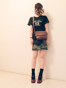 「DIESEL（ディーゼル）のアイテム（Tシャツ/カットソー、ブラック系）」を使った、mgmgさん（レディース・165cm）の秋コーディネート