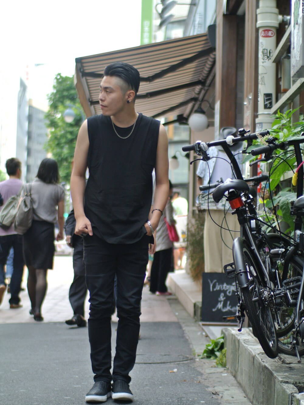 「オールブラック、スリッポン、cheap monday、スキニーデニム、ノースリーブ、Time is on」｜「CHEAP MONDAYのTight（アクセサリー、その他）」を使った、Timeisonさん（メンズ・175cm）の夏コーディネートの1枚目の写真