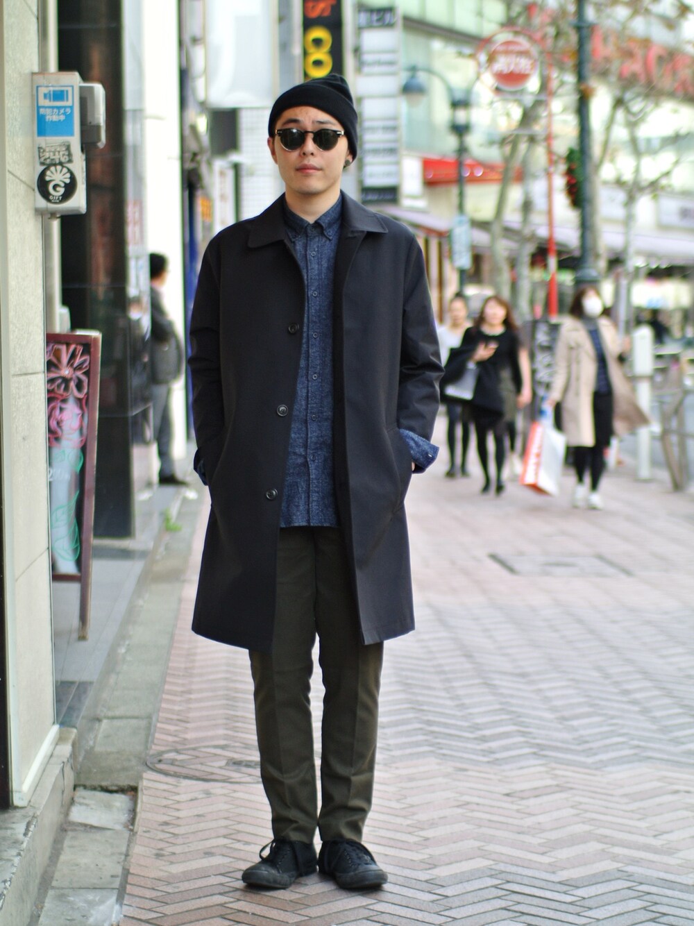 「コンバース、シンプル、black、converse、ニットキャップ、サングラス、春、スプリングコート、Time is on」｜「Time is onの【SOUTIEN COLLAR COAT】（その他、その他）」を使った、Timeisonさん（メンズ・175cm）の春コーディネートの1枚目の写真