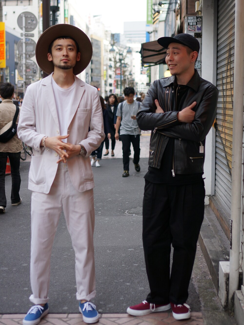 「スニーカー、カジュアル、休日スタイル、ラフ、SET UP、春、ラクチンコーデ、outfit、Time is on、オトナカジュアル」｜「Time is onの【MOUNTAIN HAT】（アクセサリー、その他）」を使った、Timeisonさん（メンズ・177cm）の春コーディネートの1枚目の写真