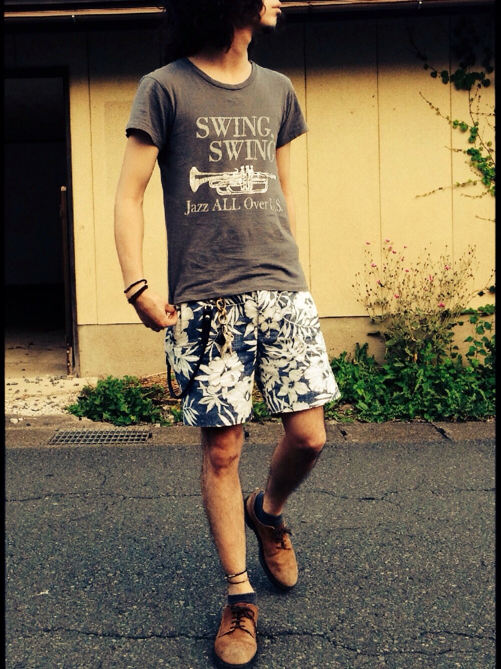 「TALSAのアイテム名不明（Tシャツ/カットソー、グレー系）」を使った、SHYUさん（メンズ・173cm）の夏コーディネートの1枚目の写真