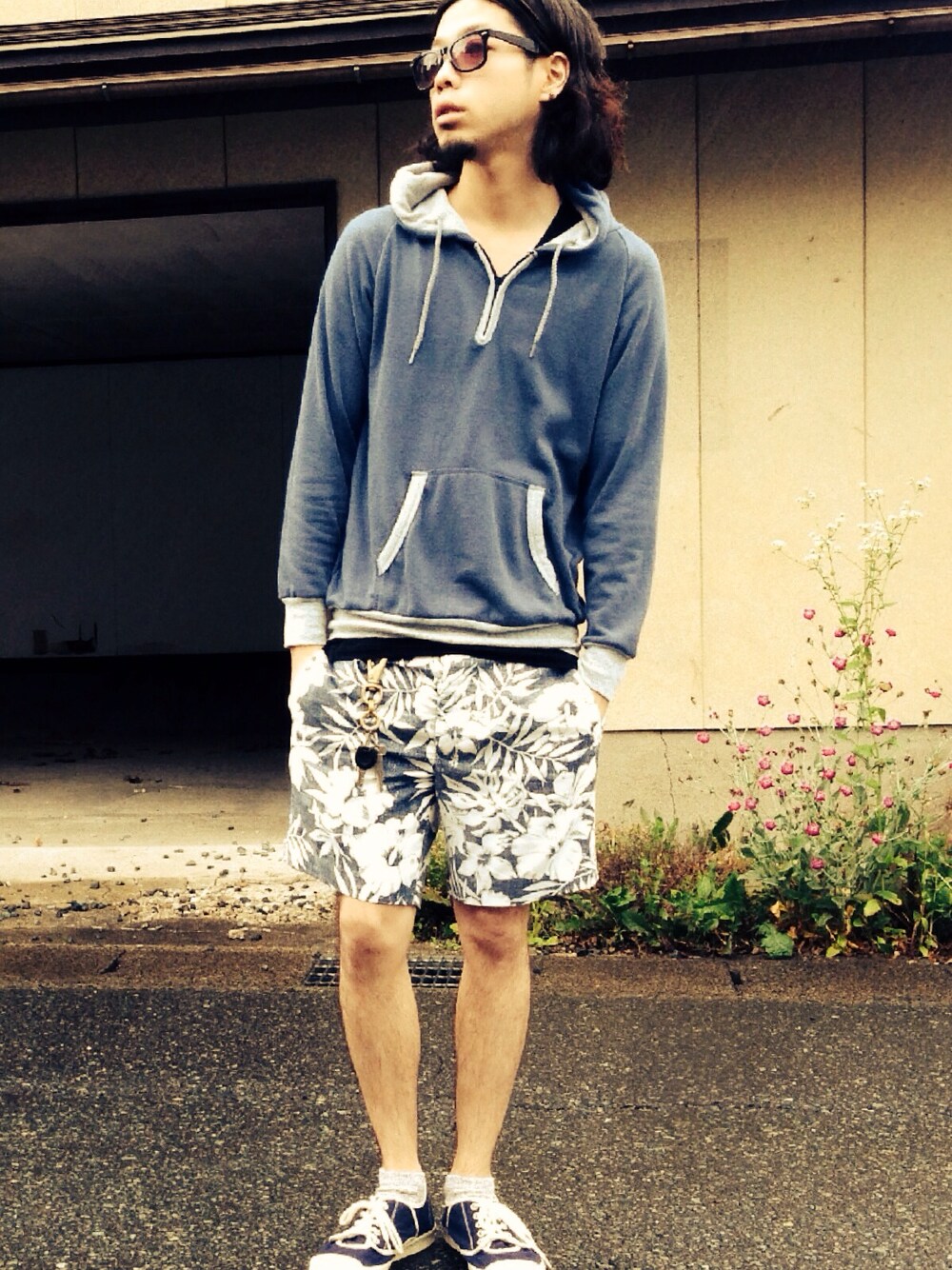 「Inpaichthys kerriのアイテム名不明（その他パンツ、ブルー系）」を使った、SHYUさん（メンズ・173cm）の夏コーディネートの1枚目の写真