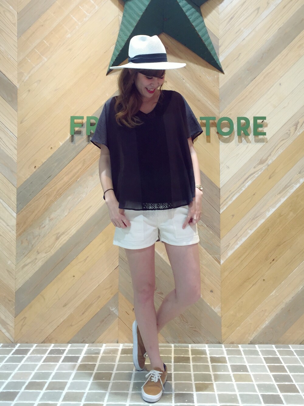 「FREAK’Ｓ STORE、フリークスストア、レーストップス、黒×白、コーデュロイパンツ、ショートパンツ、Ocean pacific、VANS、ハット、ツバ広ハット」｜「FREAK'S STOREのレース切替ブラウス（シャツ/ブラウス、ブラック系）」を使った、ささきあいさん（レディース・170cm）の夏コーディネートの1枚目の写真